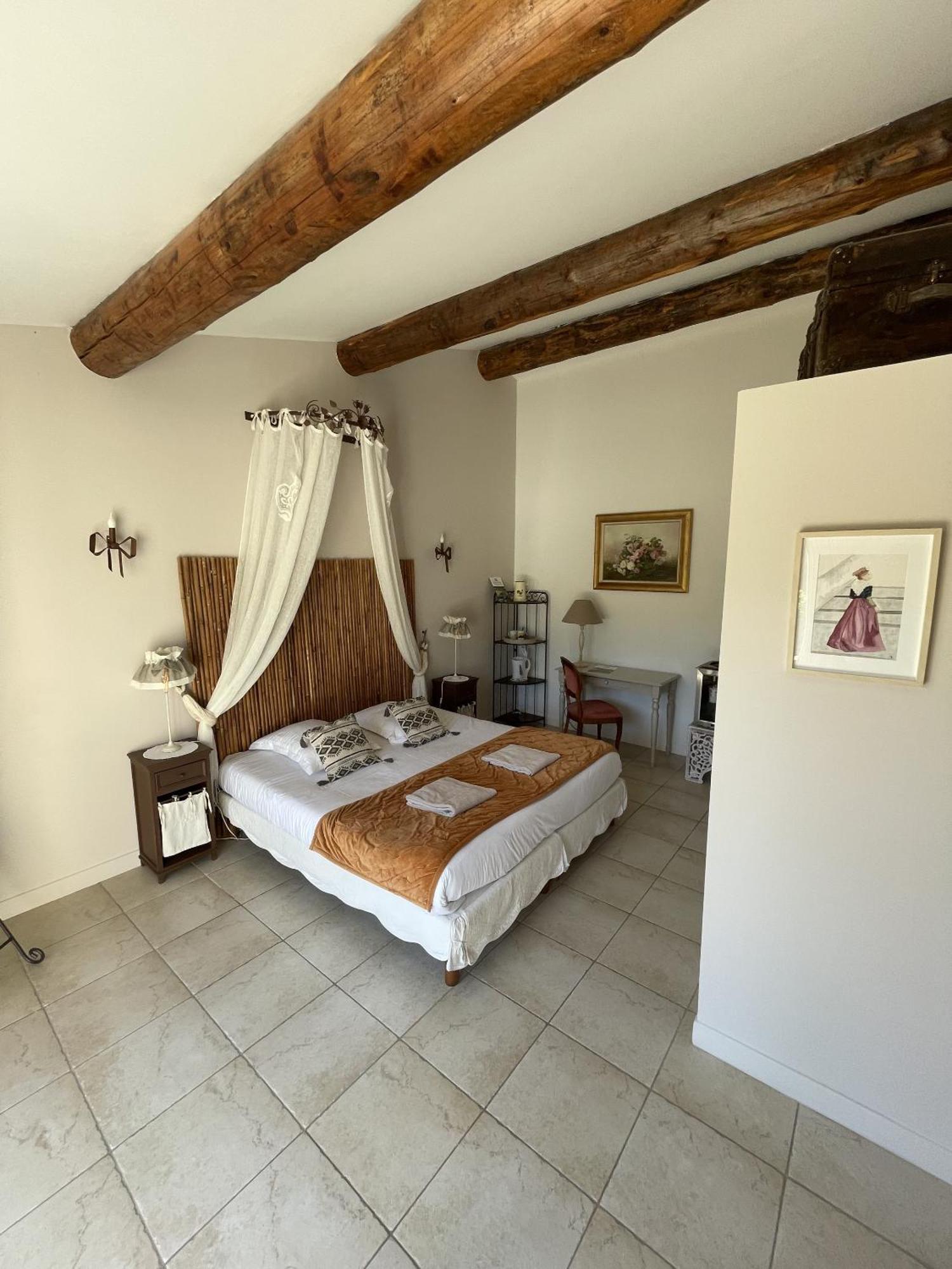 Le Mas Des Chutes Graveson Zimmer foto