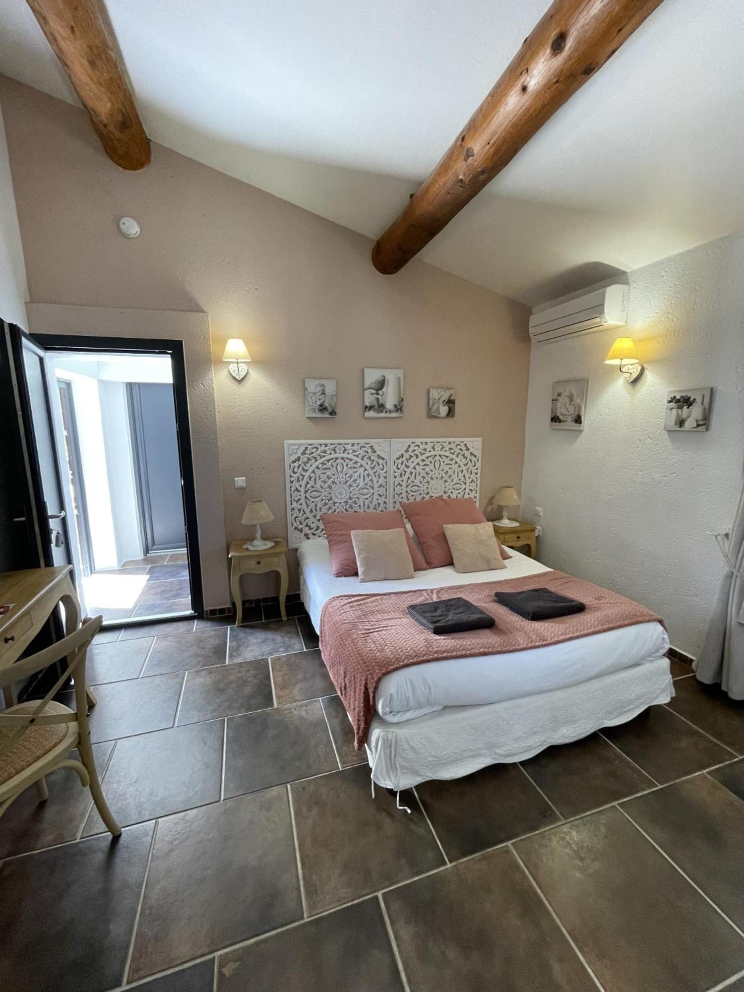 Le Mas Des Chutes Graveson Zimmer foto